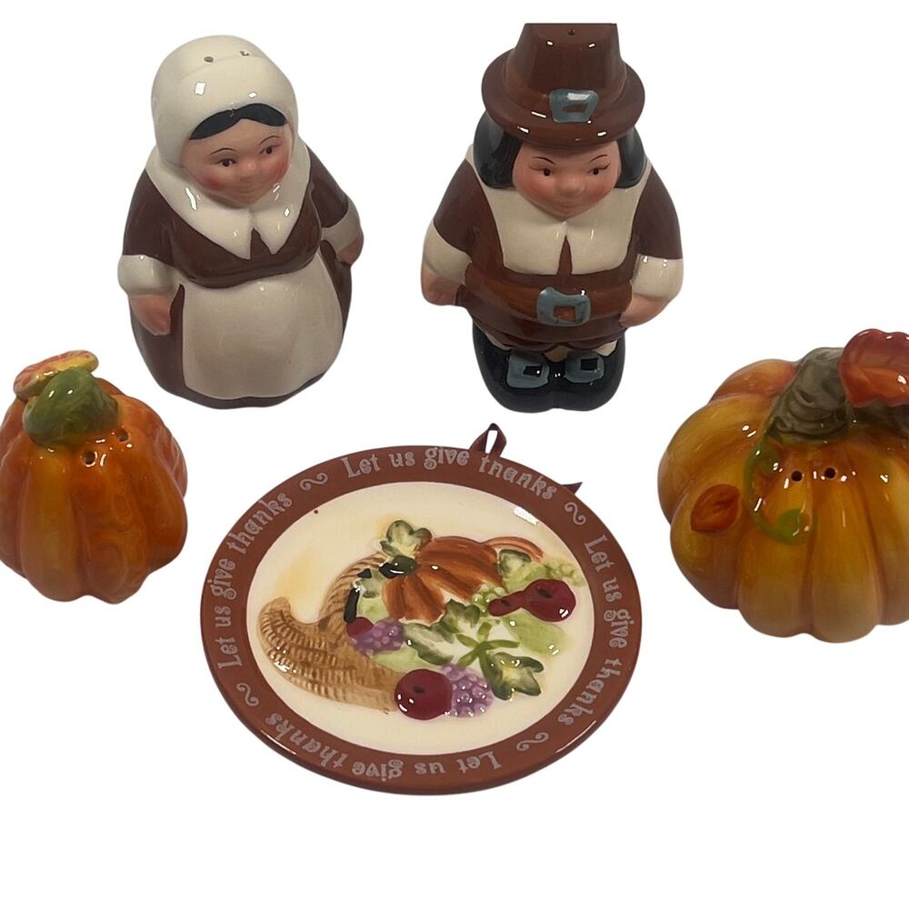 Thanksgiving Decor Pilgrim Salt & Pepper Blue Sky Pumpkin Shakers Wall Plate
